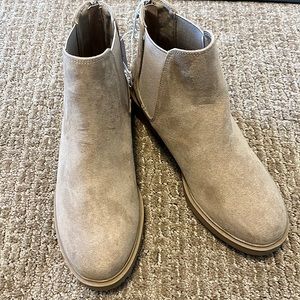 KENSIE TAN BOOTS SIZE 7